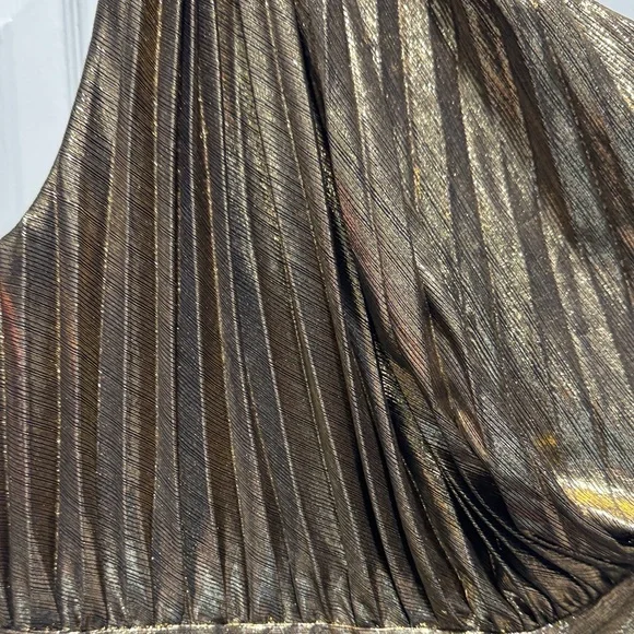 Elegant Gold One-Shoulder Dress - Picture 3 of 4